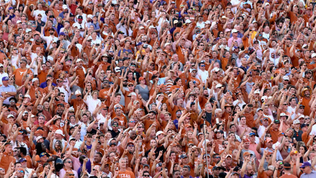 Texas Fan Broll 35
